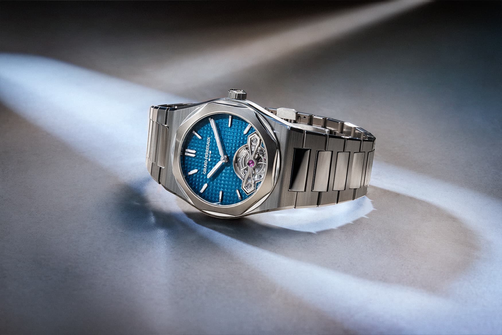 Girard-Perregaux Laureato Fifty Tourbillon Micro-Rotor 39mm, press photo 10
