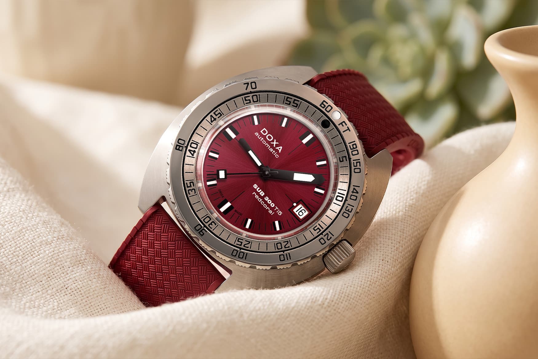 Doxa SUB 300 Ti5 Professional, press photo 6