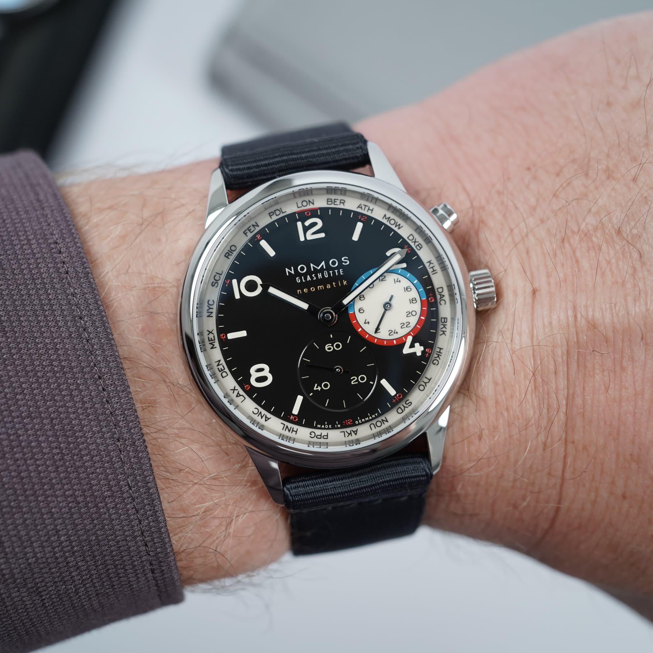 Nomos Club Sport Neomatik Worldtimer Dark, press photo 15