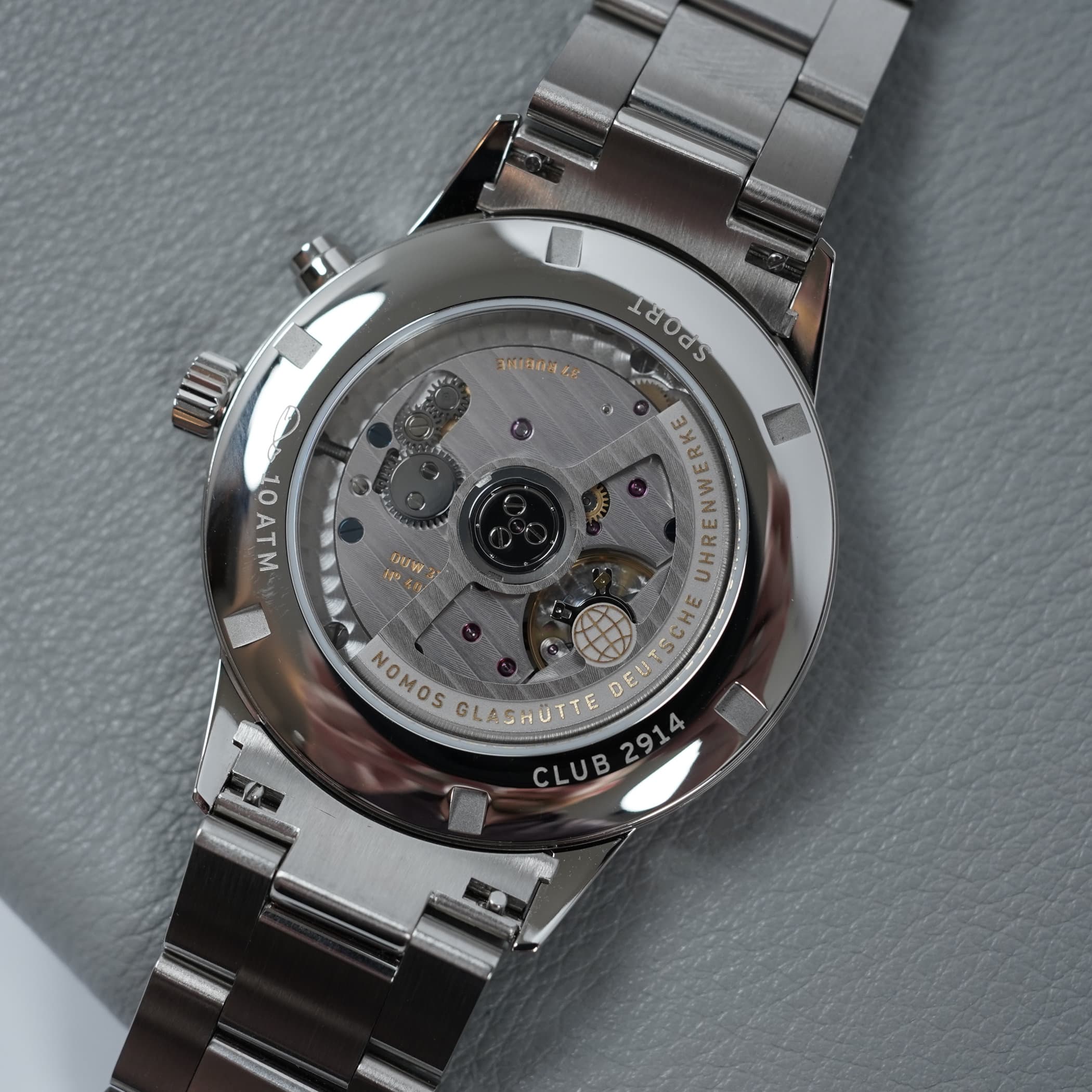 Nomos Club Sport Neomatik Worldtimer Dark, press photo 4