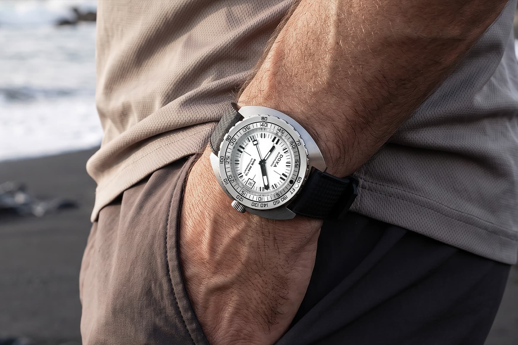 Doxa SUB 300 Ti5 Professional, press photo 13