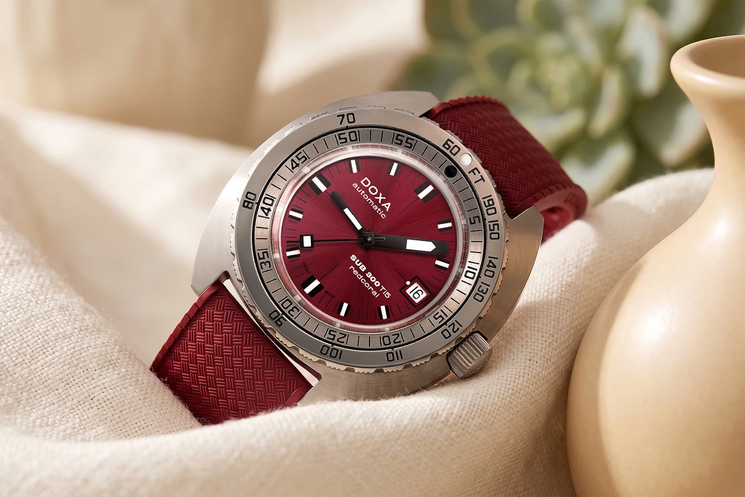 Doxa SUB 300 Ti5 Professional, press photo 10