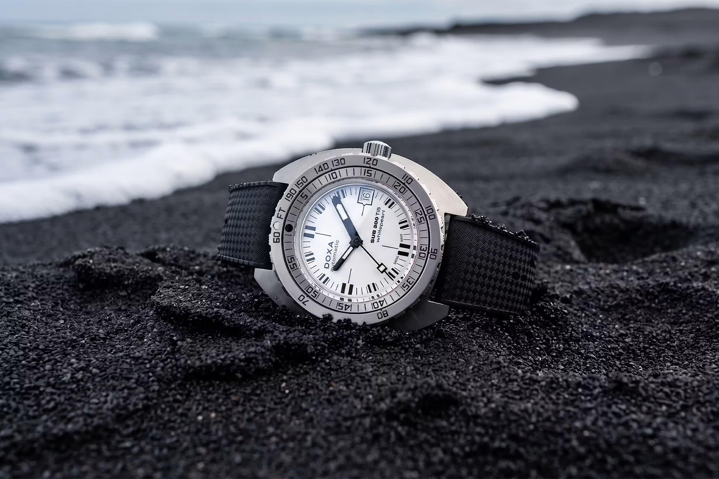Doxa SUB 300 Ti5 Professional, press photo 9