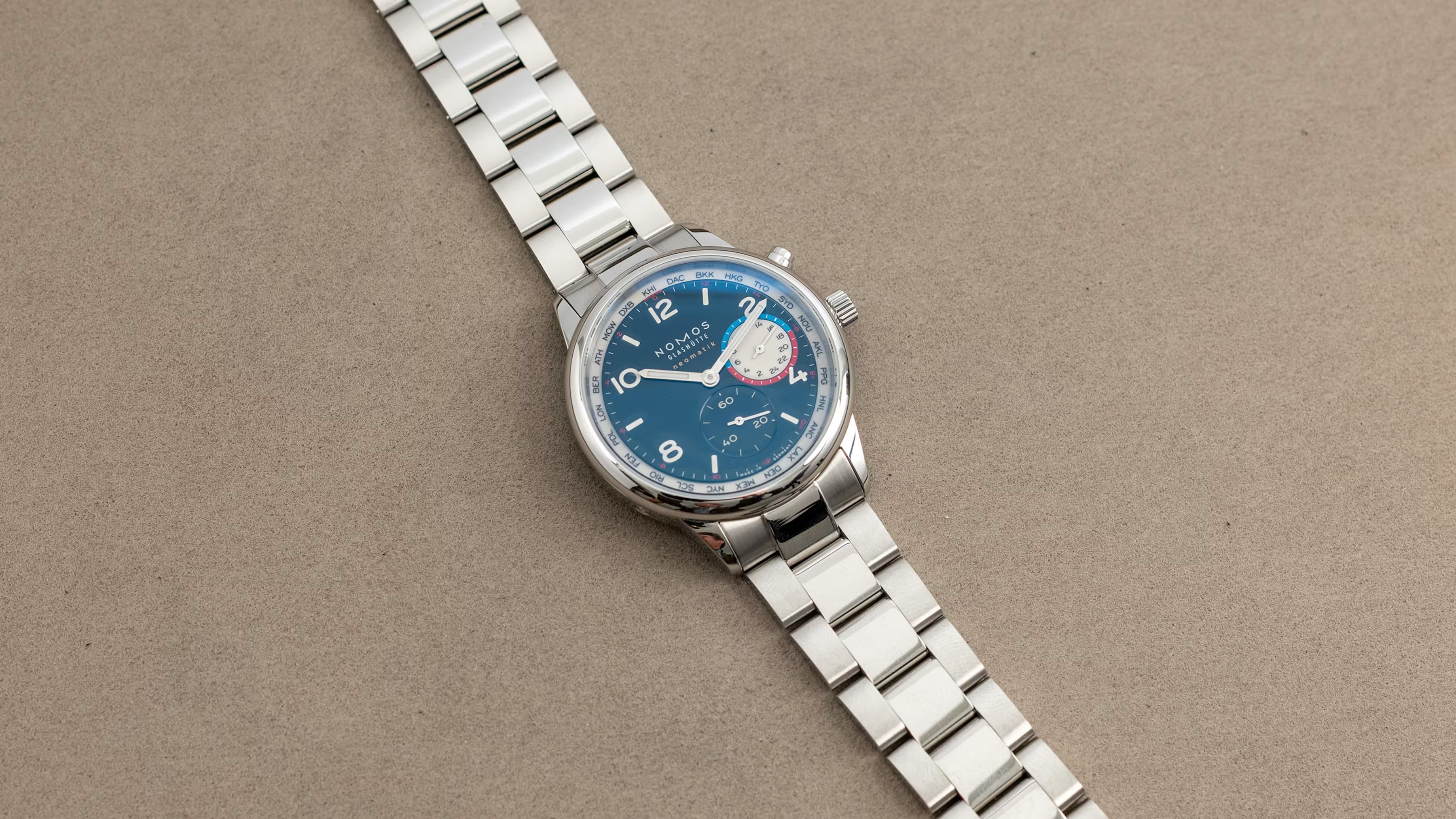 Nomos Club Sport Neomatik Worldtimer Dark, press photo 9