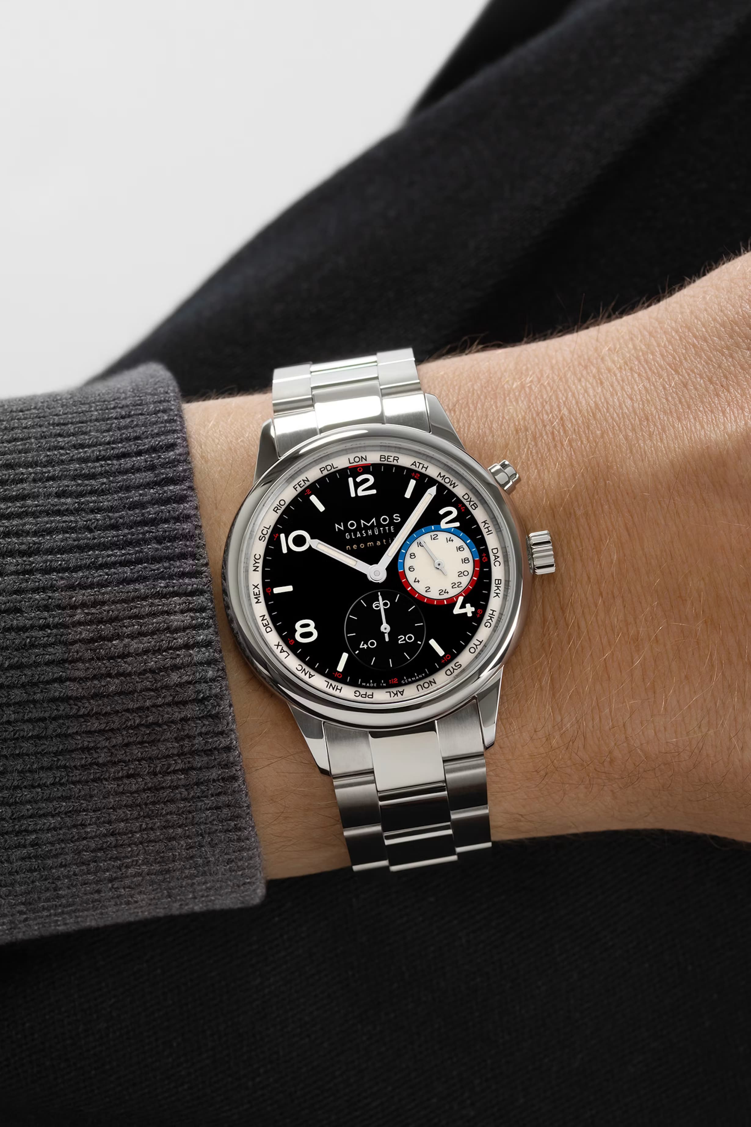 Nomos Club Sport Neomatik Worldtimer Dark, press photo 14