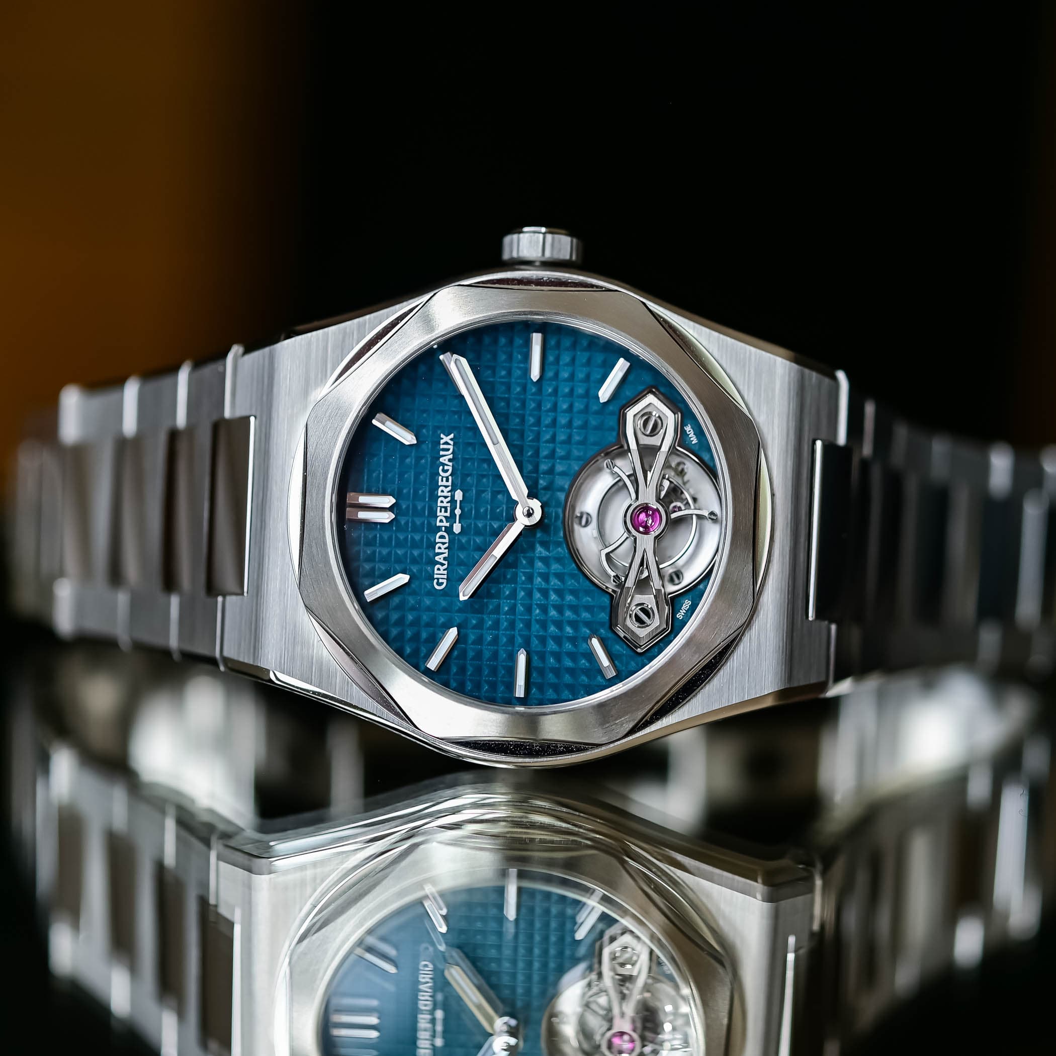 Girard-Perregaux Laureato Fifty Tourbillon Micro-Rotor 39mm, press photo 4