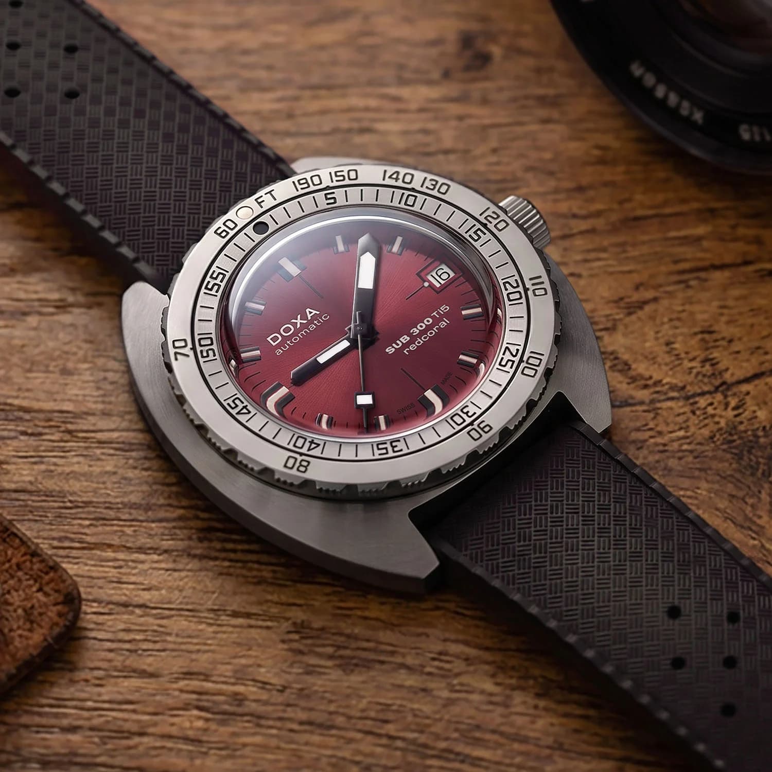 Doxa SUB 300 Ti5 Professional, press photo 8