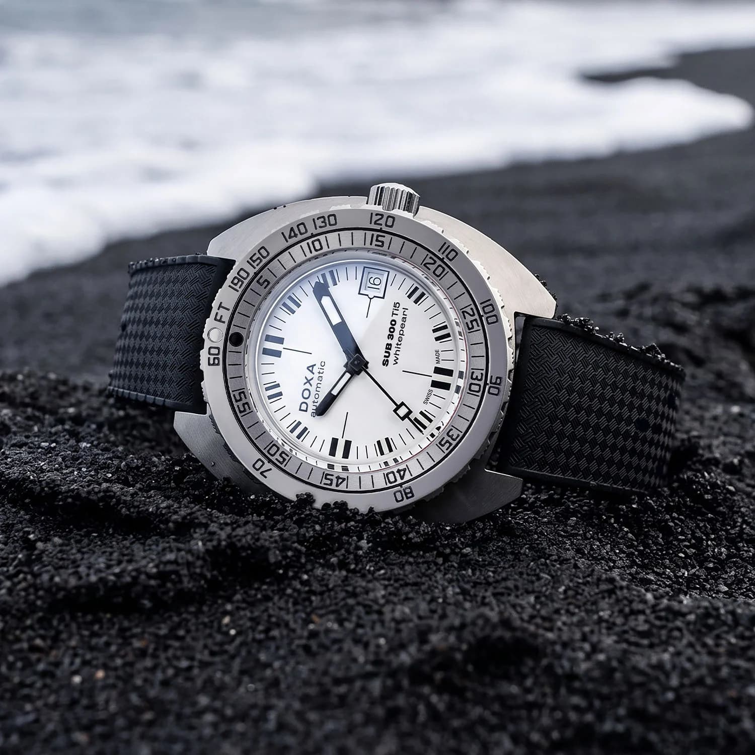 Doxa SUB 300 Ti5 Professional, press photo 7