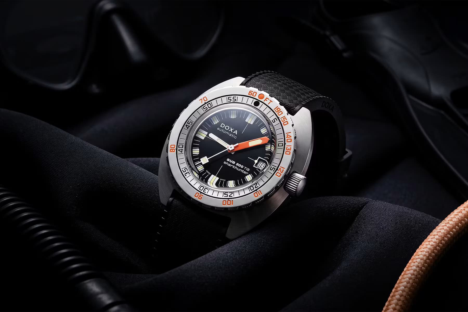Doxa SUB 300 Ti5 Professional, press photo 12